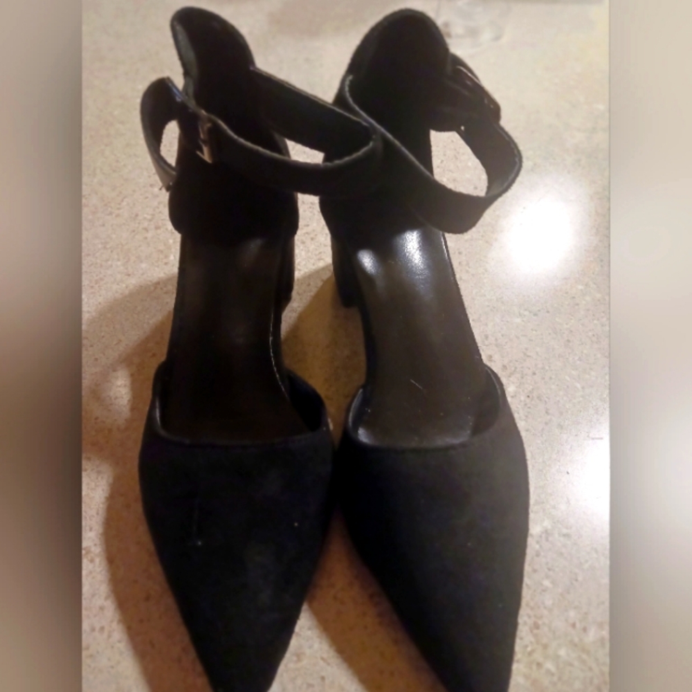Womens fashionable pointed toe chunky heel with ankle strap.